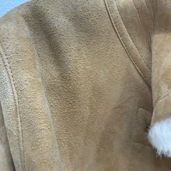Danier 💯 % Sheepskin Suede Jacket - Picture 5 of 17